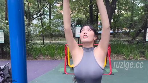 妹子巨乳在台北市前港公園撞人 太好看了